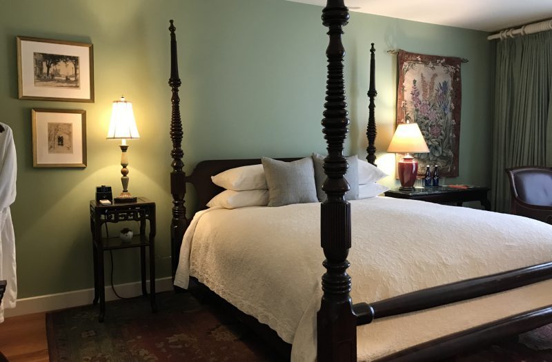 Christine-Jackson-with-4-poster-scaled-qu8c1p2ty93p3yz5ebk4nfc3fxn6sc424cchlbkm82